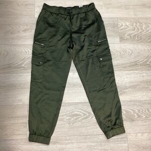 Banana Republic Green Cargo Pants with Relaxed Fit Size M